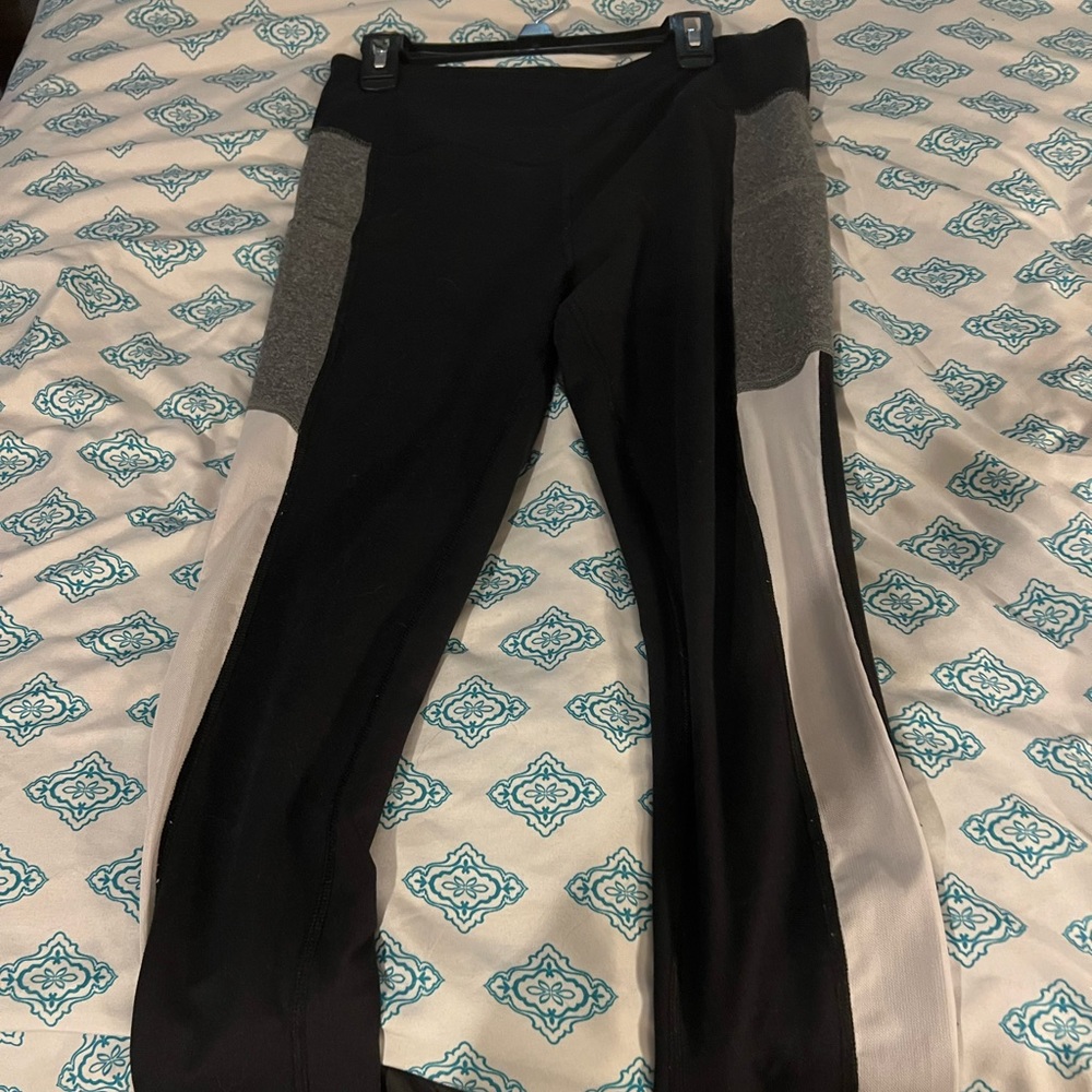 High waisted Yoga pants.. black white n gray. Good condition